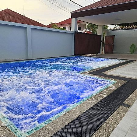 Private Pool Villa With Jacuzzi At Royal Park Village - Walk To The Beach - 6 People - Max 3 Males (Adults Only) 乔木提恩海滩 外观 照片